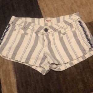 Size 1 white and blue shorts!⚓️